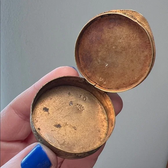 Antique Italian Engraved 800 Silver Hand Painted Enamel Pill Box Courting Couple - Picture 7 of 8